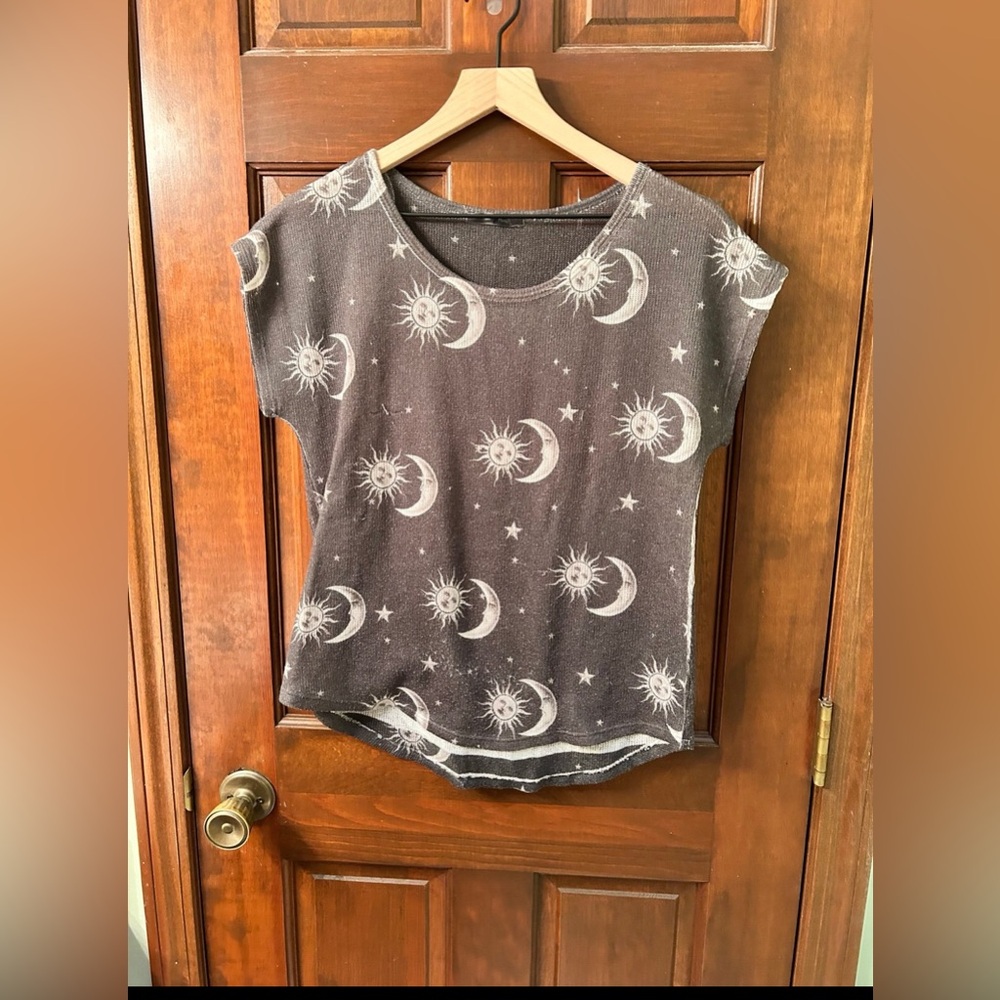BLU PLANET Whimsigoth Grey and white short sleeve knit shirt. Size S